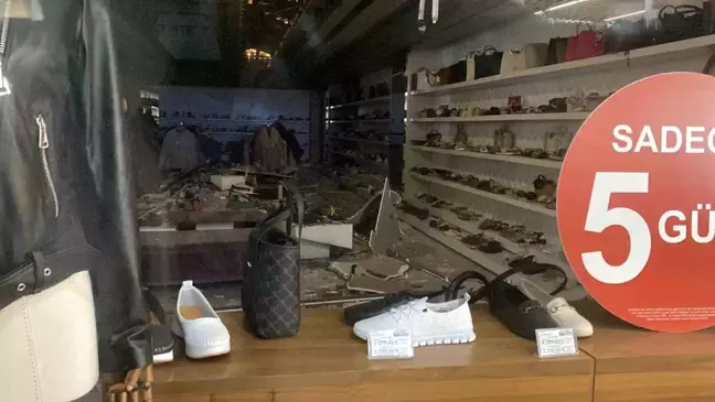 Mersin'de Alışveriş Merkezinde Cam Tavan Çöktü: 2 Yaralı