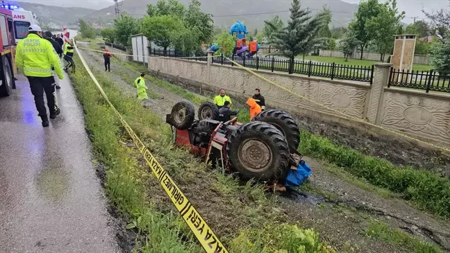 Erzincan'da Traktör Devrildi, Sürücü Hayatını Kaybetti