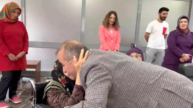 Vali Hatipoğlu'ndan Duygu Dolu Anneler Günü Ziyareti