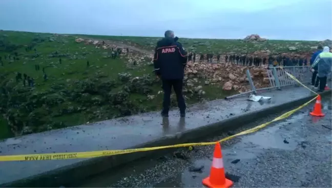 Batman'da Kamyonet 35 Metreden Çaya Düştü