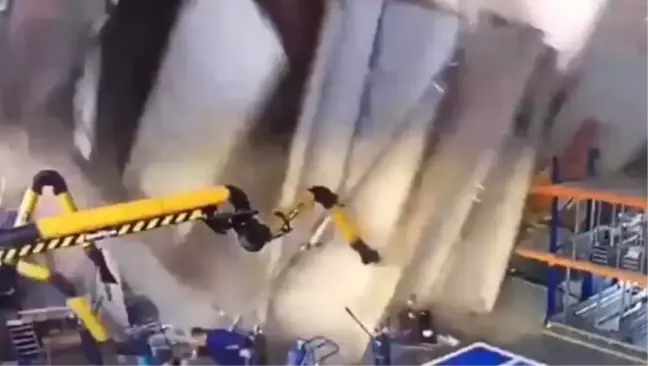 Rusya'da Fabrikanın Çatısı Çöktü: 3 Ölü