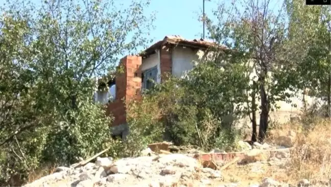 Eşinin, 3 yaşındaki çocuğunun önünde öldürdüğü kadın toprağa verildi