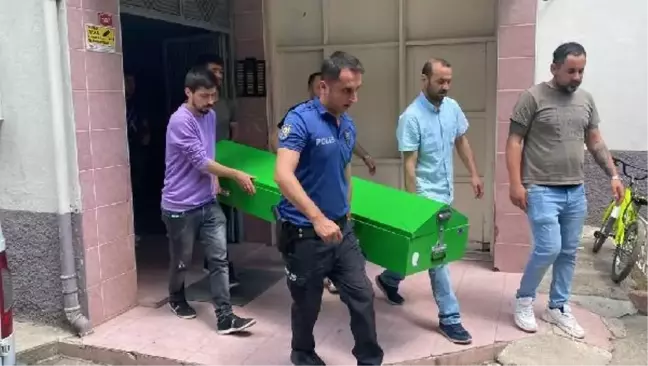 Adana'da 2 çocuk annesi kadın evinde tabancayla öldürüldü