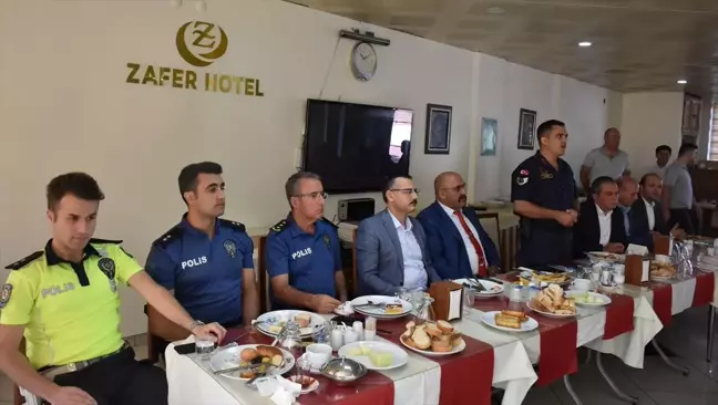 Boyabat Kaymakamı, servis araç sürücüleriyle bir araya geldi