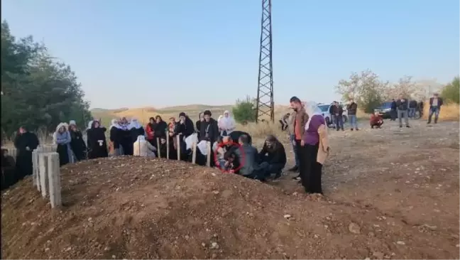 Siirt'te şarampole devrilen otomobilde hayatını kaybeden anne ve çocukları toprağa verildi