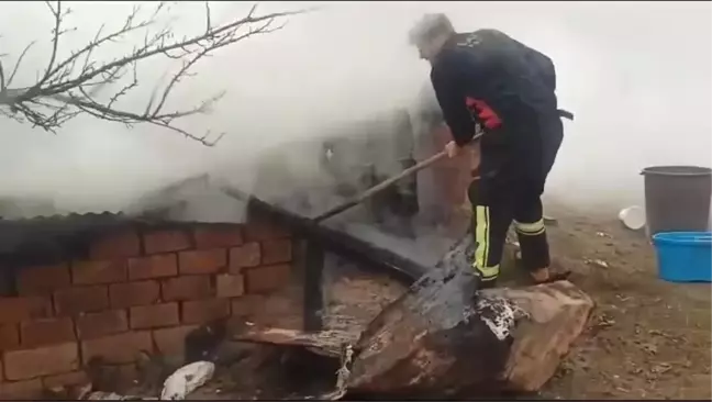 Elazığ'da odunlukta çıkan yangın kontrol altına alındı