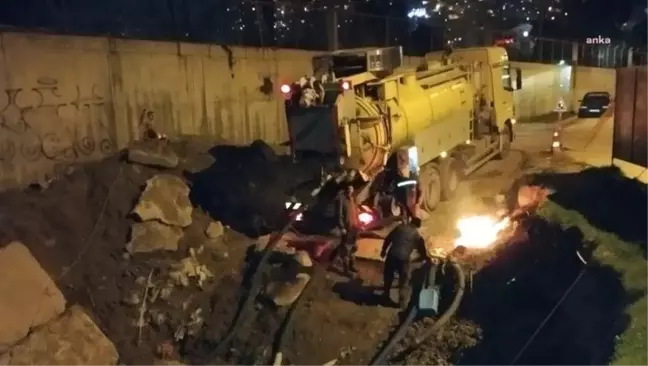 İZSU, Büyük Kanal'da temizlik çalışmalarını sürdürüyor