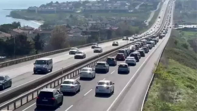 Tekirdağ-İstanbul Karayolunda Bayram Yoğunluğu