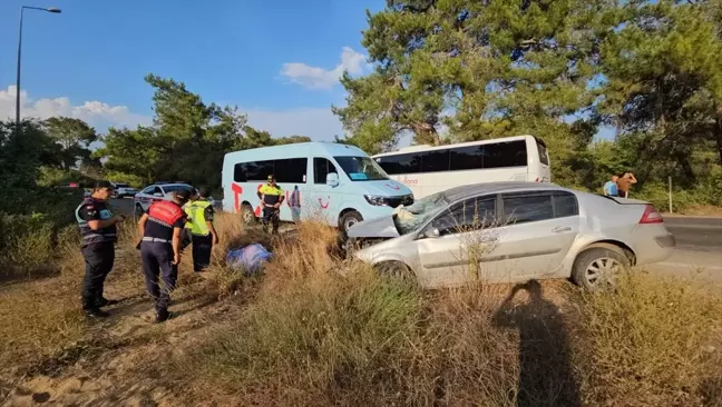 Manavgat'ta Otobüsle Çarpışan Otomobil Sürücüsü Hayatını Kaybetti