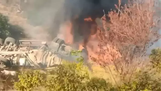 Bursa'da çimento yüklü TIR şarampole yuvarlandı