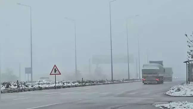 Aksaray'da Yoğun Sis Ulaşımı Olumsuz Etkiledi