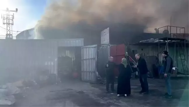 Tekirdağ'da Tır Parkında Yangın Paniği