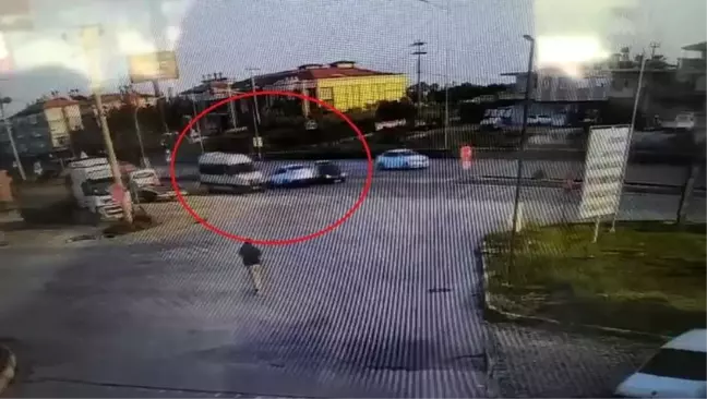 Manavgat'ta Üç Araçlı Kaza Ucuz Atlattı