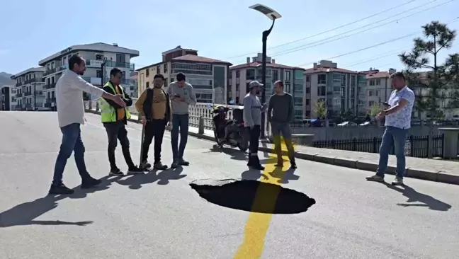 Afyonkarahisar'da Karayolunda Çökme Olayı