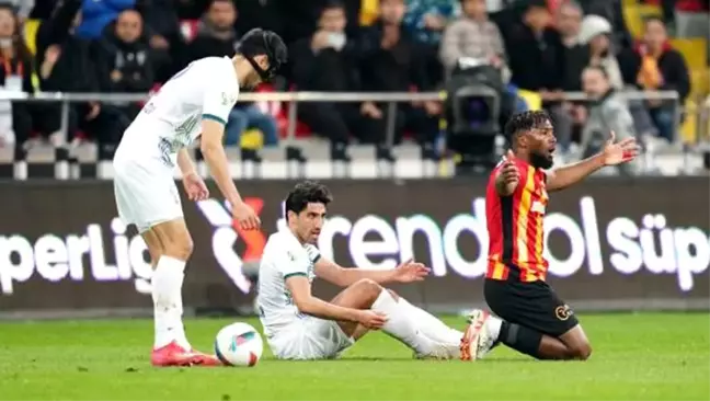 Kayserispor'un Duckens Nazon'u Cezalı Duruma Düştü