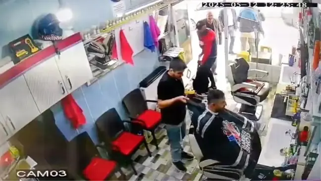 Gümüşhacıköy'de Berberde Tıraş Olan Vatandaşlar Deprem Anı Yaşadı