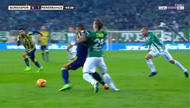 Fenerbahçe'nin Rakipleri Kırmızı Karttan Kaçamıyor