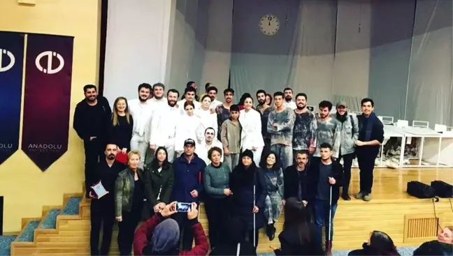 Sui Generis Tiyatro ekibi, Eskişehir'de engelliler için oynadı