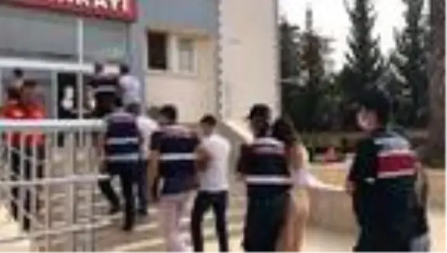 Virüslü linklerle sosyal medya hesaplarını ele geçirip, 400 bin TL'lik vurgun yaptılar