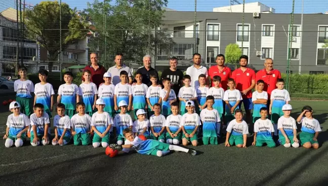 Başkan Bilgin'den minik futbolculara ziyaret