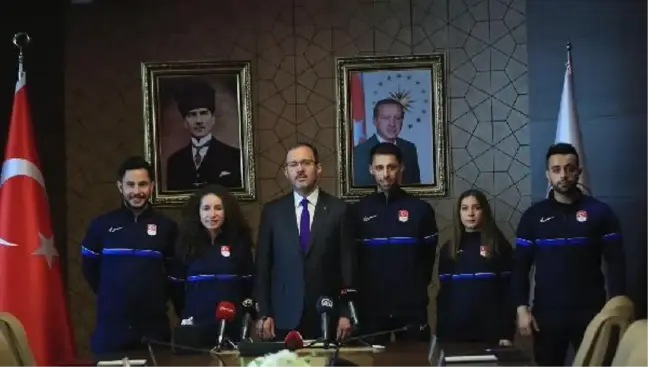 Bakan Kasapoğlu, milli kayakçılarla bir araya geldi