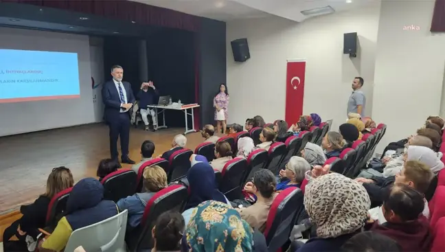 Bayraklı Belediyesi Kadına Yönelik Şiddetle Mücadele Etkinliği Düzenledi
