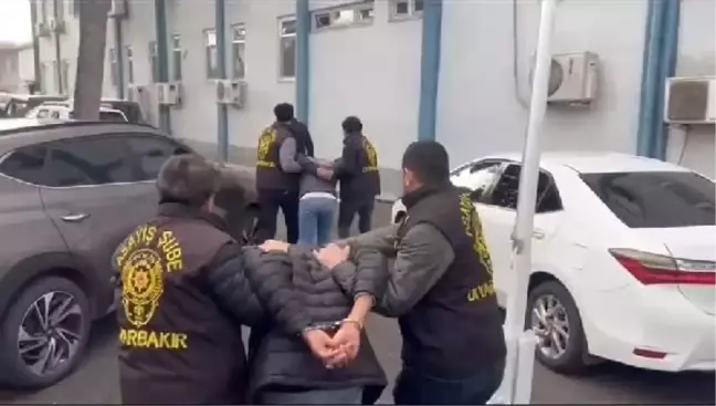 Diyarbakır'da Rastgele Ateşlenen Tabancadan Çıkan Kurşun Minibüs Şoförünü Öldürdü