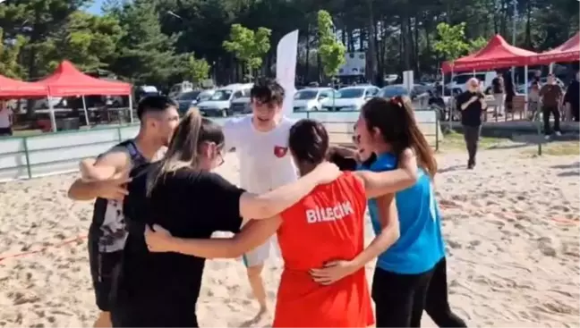 Bilecik Gölpark'ta Plaj Voleybolu Turnuvası Şampiyonu 'Kumdan Kale'