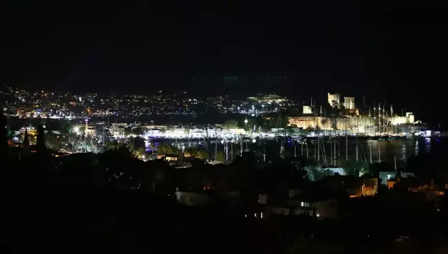 Bodrum Kalesi Gece Müzeciliği Uygulamasıyla Ziyaretçilerini Ağırlıyor