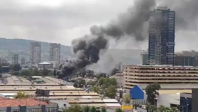 İzmir'de bir oto tamircisinde yangın çıktı