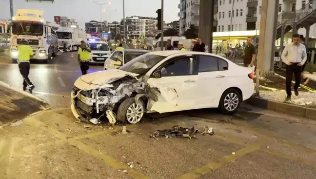 Aksaray'da Kontrolden Çıkan Otomobil Kaza Yaptı: 1 Ağır Yaralı