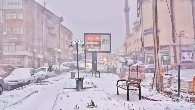 Bolu'da Yoğun Kar Yağışı 60 Köy Yolunu Kapadı