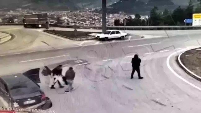 Amasya'da Trafik Kazası: Otomobil Yangın Çıkardı