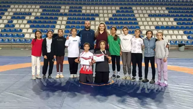 Salihli Sporcuları Güreş Türkiye Birinciliği'nde Başarı Elde Etti