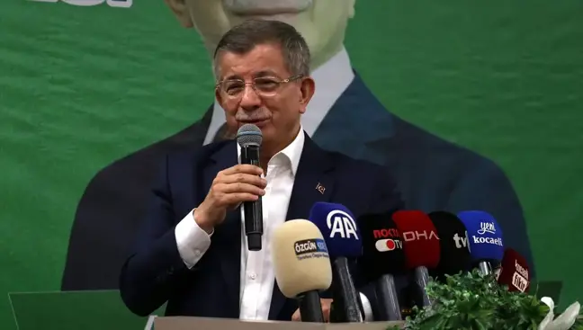 Gelecek Partisi Genel Başkanı Davutoğlu, Kocaeli'de Anneler Günü programına katıldı