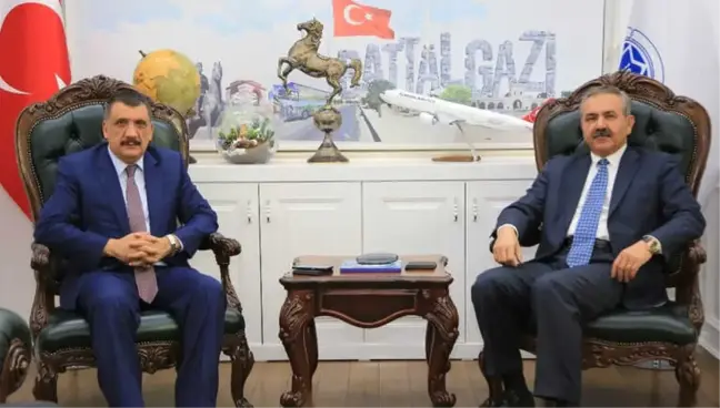Eski Vekil Kılıç'tan, Başkan Gürkan'a Övgü