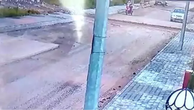 İş Makinesinin Altında Kalan 3 Tekerlekli Bisikletin Sürücüsü Kadın Öldü