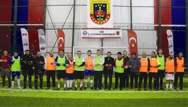 Mehmetçik ile Gazeteciler Arasında Dostluk Maçı