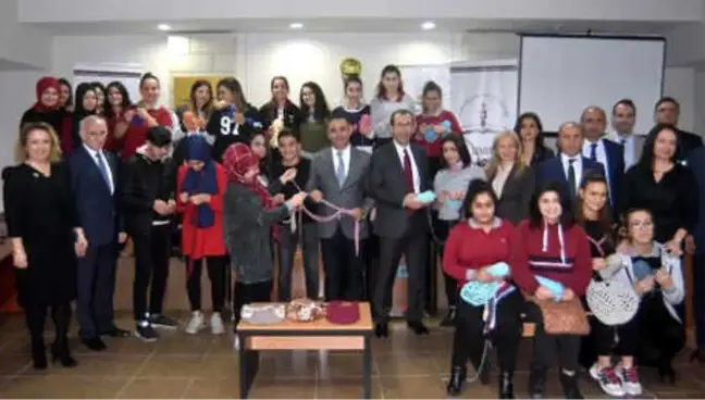 Öğrenciler Alışveriş Filesi Ördü