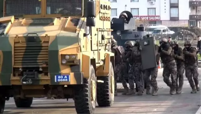 Özel Harekat polislerinden rehine kurtarma tatbikatı