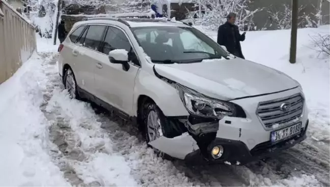 Son dakika gündem: Kartal'da karla kaplı yolda kayan cip kaza yaptı