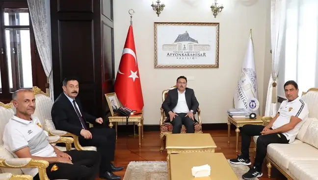 Göztepe Spor Kulübü Teknik Direktörü Karaman'dan, Afyonkarahisar Valisi Çiçek'e ziyaret