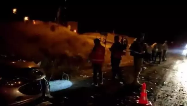 Son dakika haberleri... SİİRT'TE OTOMOBİLLE KAMYONET ÇARPIŞTI: 11 YARALI