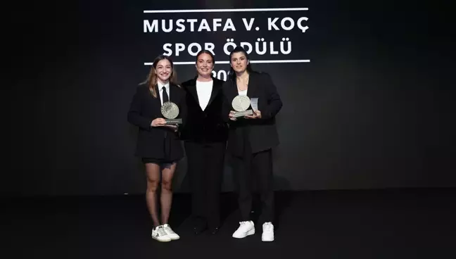 Busenaz Sürmeneli ve Buse Naz Çakıroğlu, Mustafa V. Koç Spor Ödülü'nün sahibi oldu