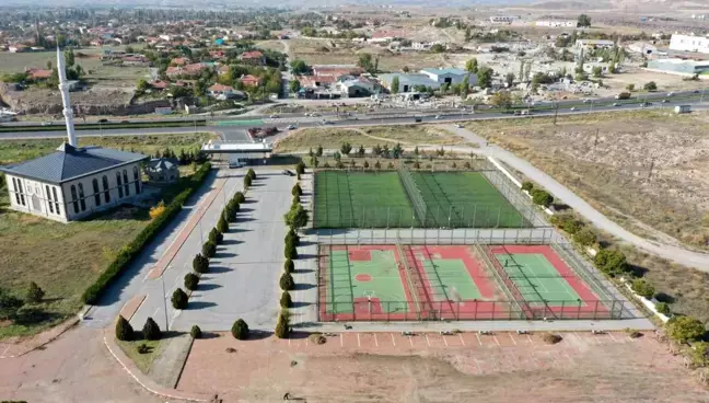 Kayseri Valisi Gökmen Çiçek, Ömer Halis Demir Spor Salonu'nu Gençlik ve Spor İl Müdürlüğü'ne kazandırdı