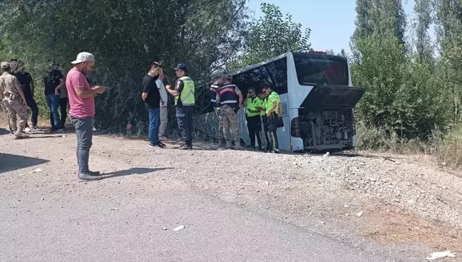 Iğdır'da Yolcu Otobüsü Kaza Yaptı: 2 Ağır 13 Yaralı