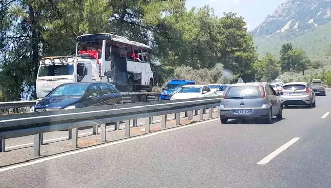 Muğla'da Midibüs Kazası: 1 Ölü, 32 Yaralı