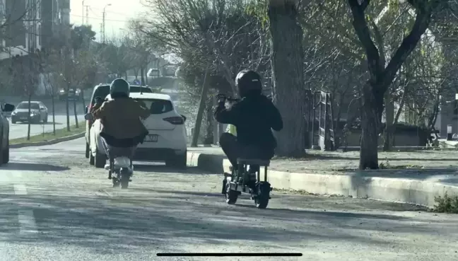 Gürpınar'da Elektrikli Scooter Kullanımı ile Şaşırtan Anlar