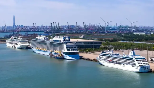 Çin'in Tianjin Limanı, İşçi Bayramı'nda Üç Kruvaziyer Gemisi Ağırladı