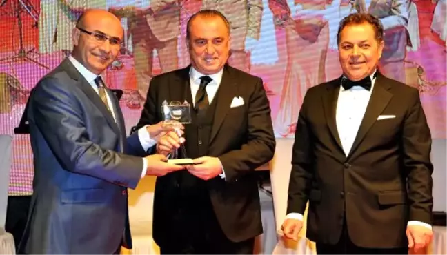 Fatih Terim'e Memleketi Adana'da Onur Ödülü Verildi